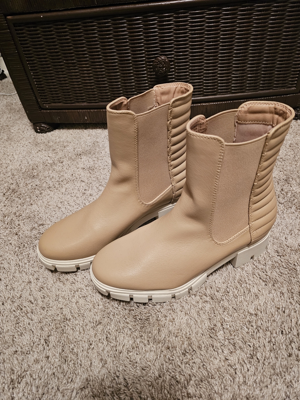 Neutral Tan Chelsea Lug Sole Ankle Boots - Women's